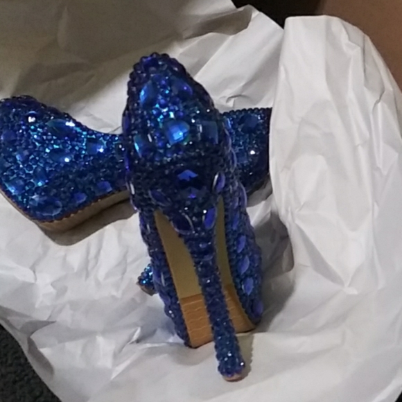 Shoes - Picture 2 of 4